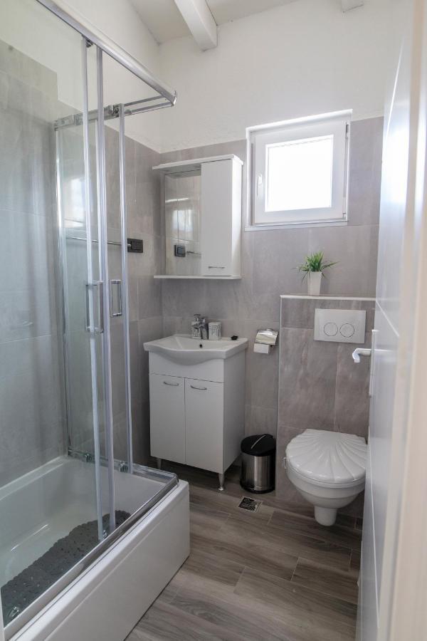 Zorana Apartment Рогозница Екстериор снимка